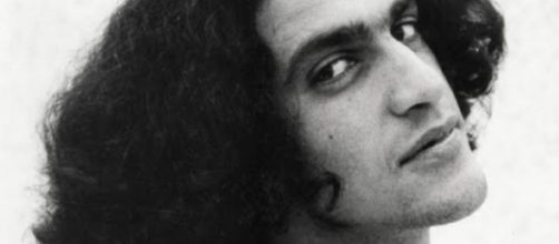 J&aacute; dizia Caetano Veloso: 'Narciso acha feio tudo que n&atilde;o &eacute; espelho'; pessoas com elevada auto-estima se veem como parte de uma elite.