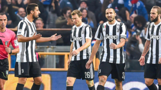 Calciatori della Juventus durante la partita contro la Sampdoria (via Tuttosport)