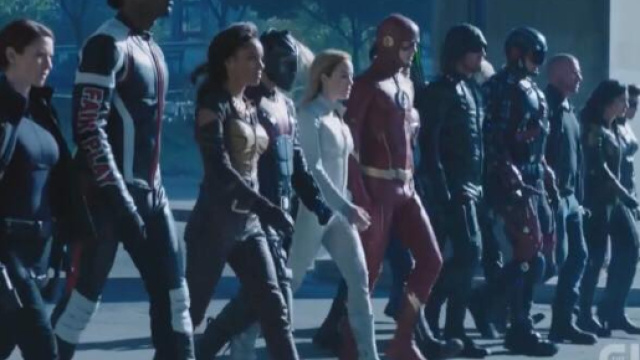 Gli Eroi Dc del Flarrowerse riuniti contro una nuova minaccia