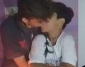 Meninos se beijam em festa de aniversário e fazem vídeo polêmico; assista