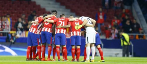 Los jugadores rojiblancos unidos, antes del &uacute;ltimo partido de Champions (FOTO: mundodeportivo.com