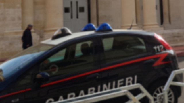 Chiamati i carabinieri dopo il ritrovamento.