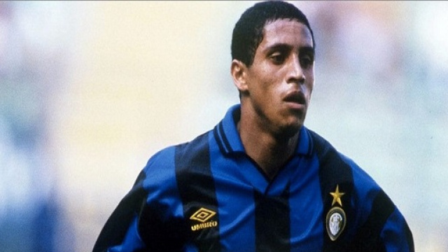 L'addio di Roberto Carlos all'Inter