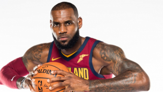 LeBron James, 32 anni, uomo-simbolo dei Cavaliers e della NBA