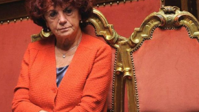Valeria Fedeli, ministro dell'istruzione italiano, abolisce il voto in condotta -siculalivenews.it-