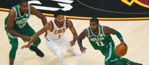 Derrick Rose communicating with Cleveland Cavaliers about his future - [Image Credit: Erik Drost - Flickr.]