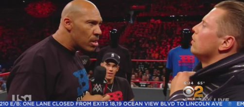 LaVar, Lonzo and LaMelo Ball appear on WWE's 'Monday Night Raw - [Image via LA Times/Youtube Screenshot]