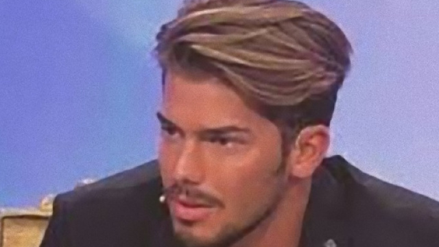 Anticipazioni Uomini e Donne, una corteggiatrice di Paolo va via.