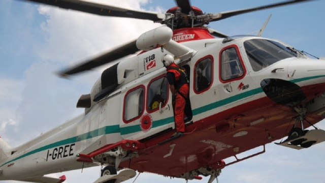 Calabria, cade da una scala e muore