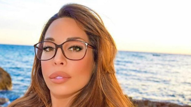 Kim Glow en guerre avec Sarah Fraisou - purebreak.com