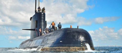 El ARA "San Juan" navegando en superficie