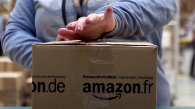 Amazon, la denuncia di un lavoratore: "Orari folli, siamo schiavi
