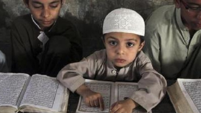 Bambini maltrattati dai genitori per imparare il Corano