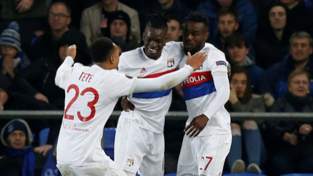 Bertrand Traor&eacute; sera indisponible plusieurs semaines (Yates / Reuters).