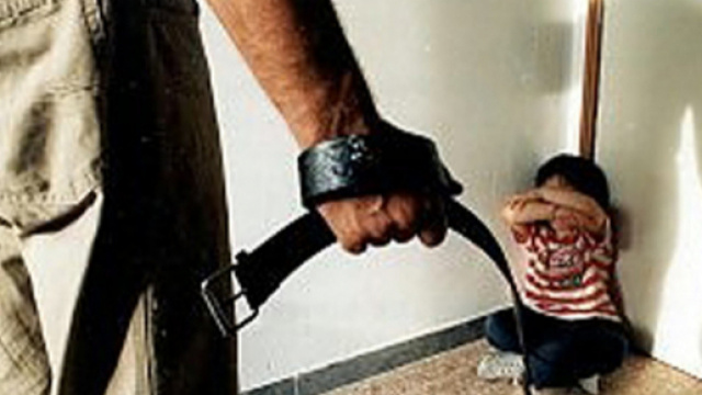 Frustavano i figli con i cavi elettrici - rete8.it