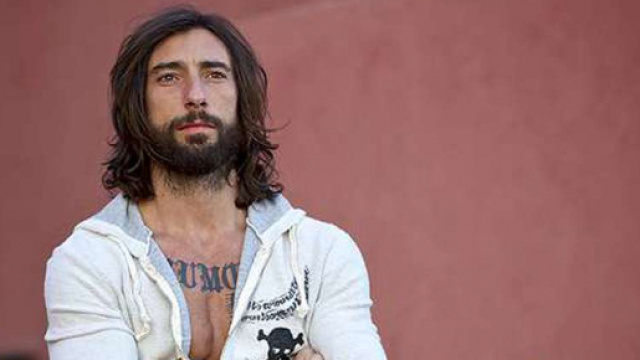 Striscia la Notizia, l'inviato Vittorio Brumotti aggredito mentre girava un servizio