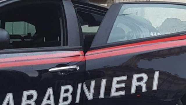 I carabinieri stanno passando al vaglio la posizione della donna che ha ucciso il compagno con un colpo di martello.