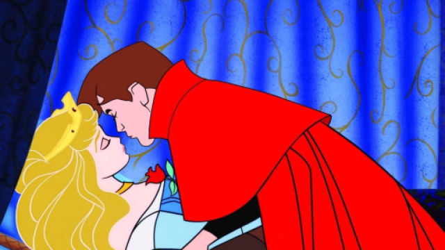 Il bacio 'senza consenso' della fiaba &egrave; all'origine della richiesta della madre inglese.