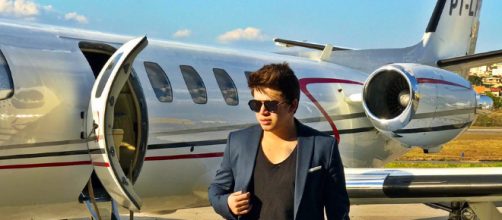 Whindersson Nunes compra seu primeiro jatinho e fala se vai para a Globo