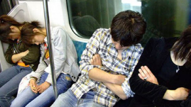 4 TIPI DI PENDOLARI CHE INCONTRI SUL TRENO