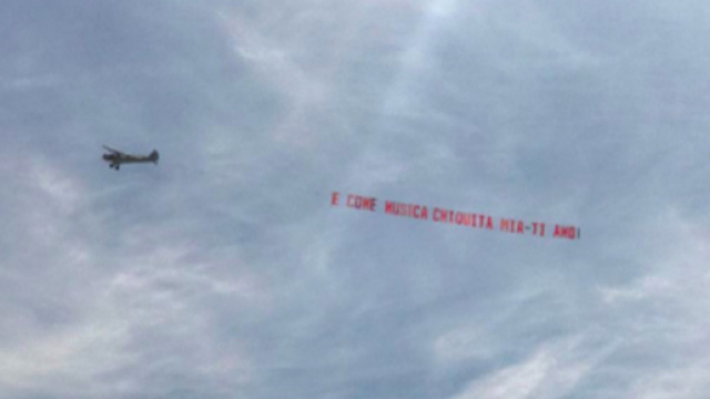 Ti amo chiquita''. Francesco Monte manda l'aereo per Cecilia ... - caffeinamagazine.it
