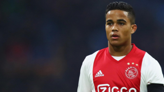 Justin Kluivert con la maglia dell'Ajax | Foto by The Independent