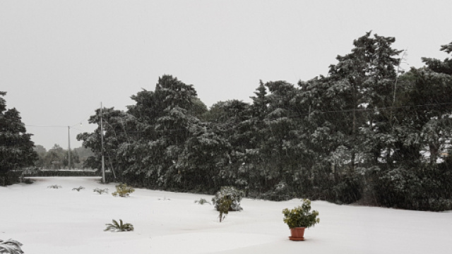 Una foto di archivio con il Salento innevato.