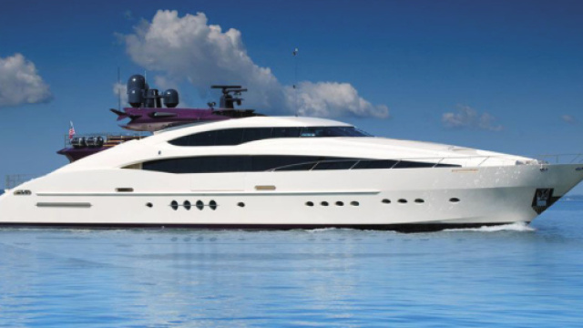 Uno yacht di lusso con bandiera statunitense