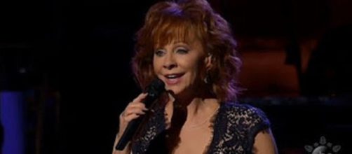 &lsquo;CMA Country Christmas&rsquo;: Reba keeps things country for 2017 - [Image via SpotofEntertainment/Youtube screencap/YouTube]