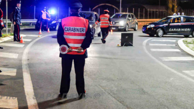 Forza l'alt dei Carabinieri e si lancia dall'auto in corsa, arrestato - anconatoday.it