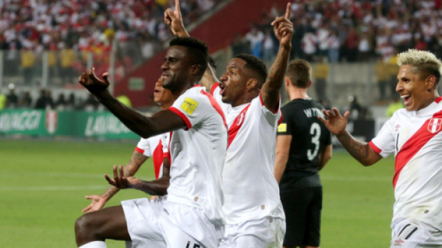 La gioia dei giocatori peruviani dopo la qualificazione ai Mondiali di Russia