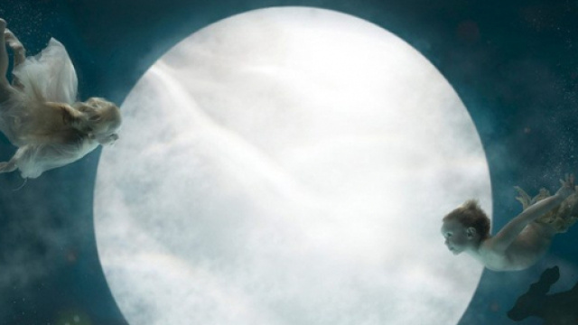 Oroscopo di domani 2 dicembre 2017: Luna in Gemelli, i fortunati in amore