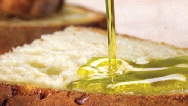 Pane e olio alla base della dieta mediterranea | Foto baritoday.it |
