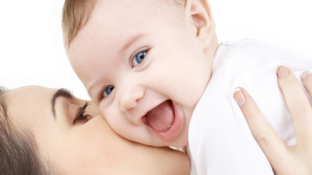 Una mamma con il figlio felice
