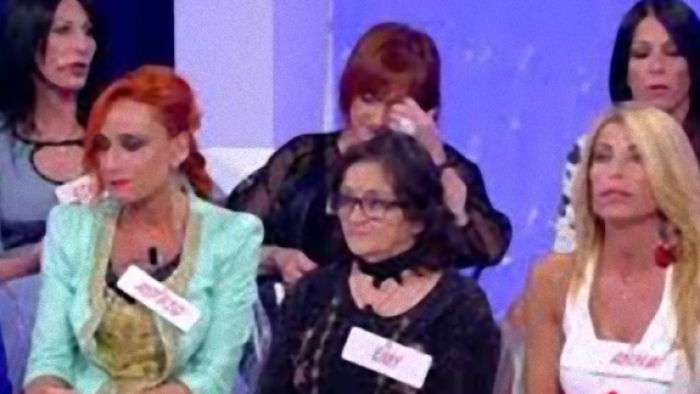 Uomini e Donne, una storica dama lascia il Trono.