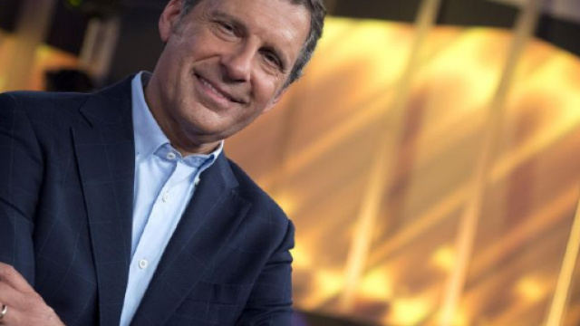 Fabrizio Frizzi sorridente dopo il malore