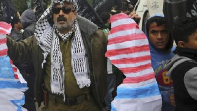 Israele, dilaga la protesta palestinese, scontri con l&rsquo;esercito e 120 feriti