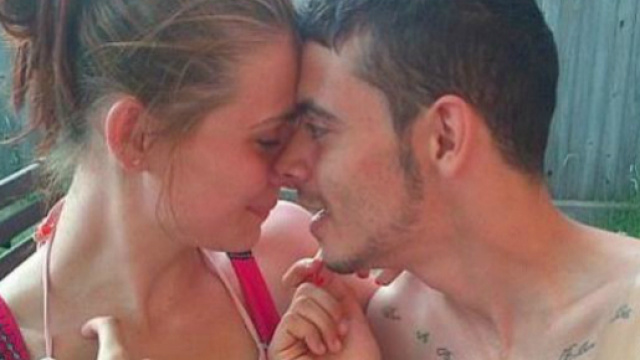 Si fa legare al letto per un gioco erotico e muore