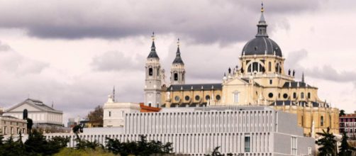 El Museo de Colecciones Reales con la Catedral de la Almudena de fondo