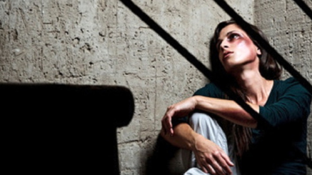 Dure ragazze quattordicenni sono state sequestrate e violentate a Roma dopo un appuntamento concordato online.Fonte:http://www.milanopost.info/