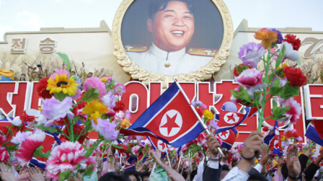 Maestosa parata in Corea del Nord in onore del leader Kim Jong-un
