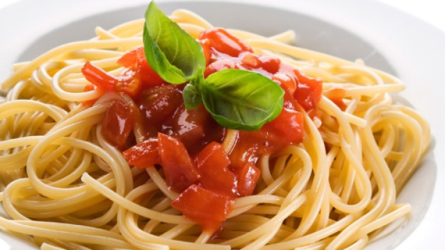 Un piatto di spaghetti al sugo: un giorno mangiando spaghetti potremo difendere il nostro cuore