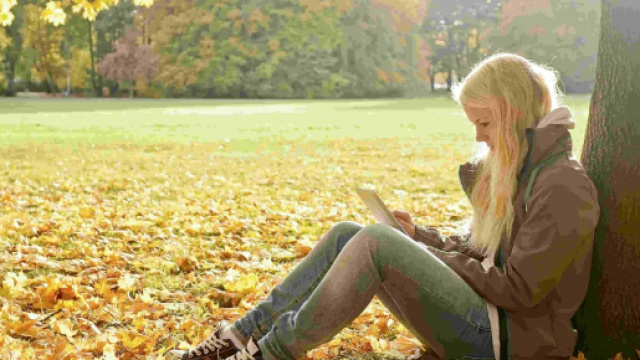 Un plaid, un infuso e un buon libro: la ricetta per affrontare l ... - illibraio.it