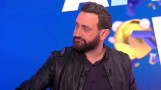 Cyril Hanouna, dans 'Touche pas &agrave; mon poste', le 30 novembre 2017 (Cr&eacute;dit - C8)