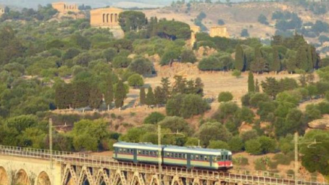 Il treno storico nella Valle dei Templi - Fonte lasicilia.it