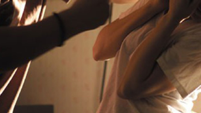 Picchiata dal marito dopo ogni like ricevuto su Facebook