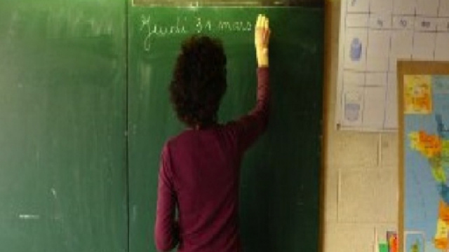 Tanti supplenti attendono lo stipendio.