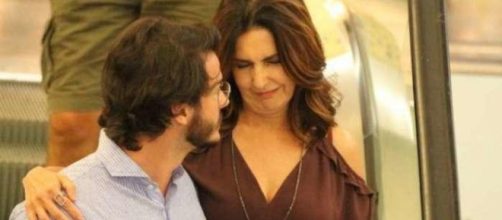 F&aacute;tima Bernardes parece estar muito feliz