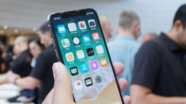 Apple iPhone X va a ruba, nel senso che c'&egrave; chi se ne appropria indebitamente