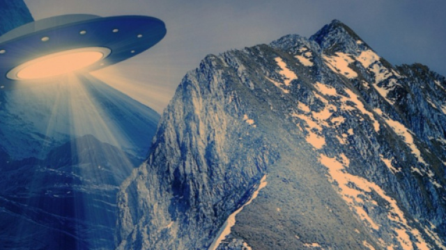 UFO distrugge un drone, ecco le immagini del video.